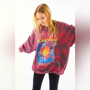 UO | Def Leppard | Red Tie Dye Crew